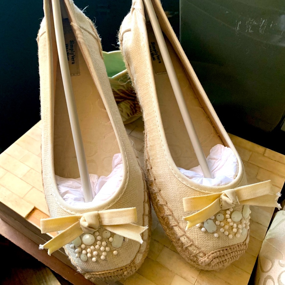 Simply Vera Vera Wang flats